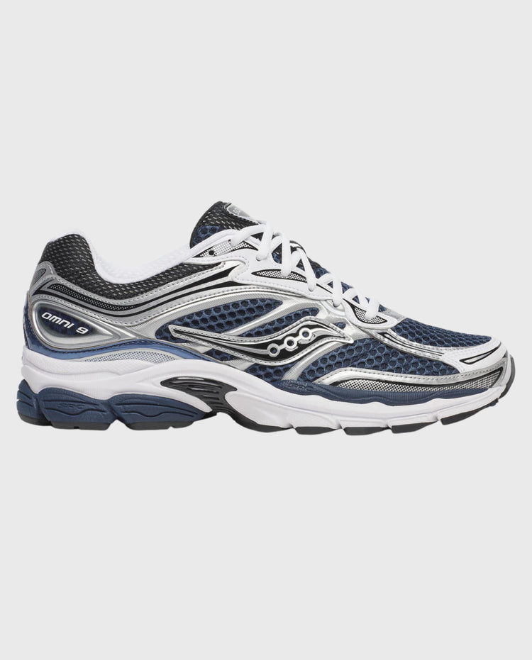 Sneaker van Saucony, wit met donkerblauw mesh en zilveren logo-accenten