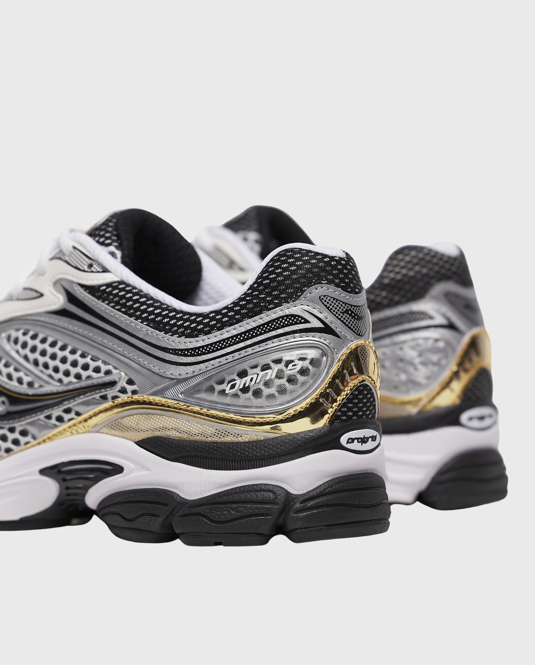 Saucony Progrid Omni 9 Silver / Gold