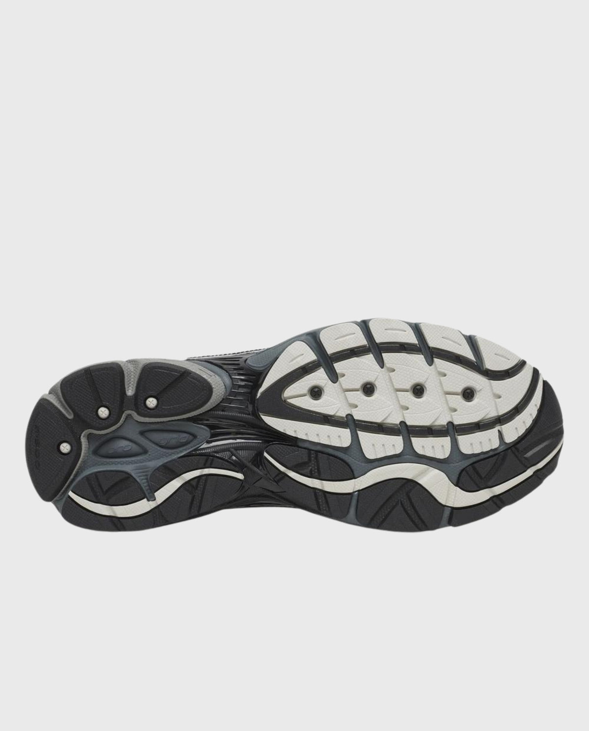 Buitenzool van chunky sneakers in zwart/grijs met wit loopvlak en noppen
