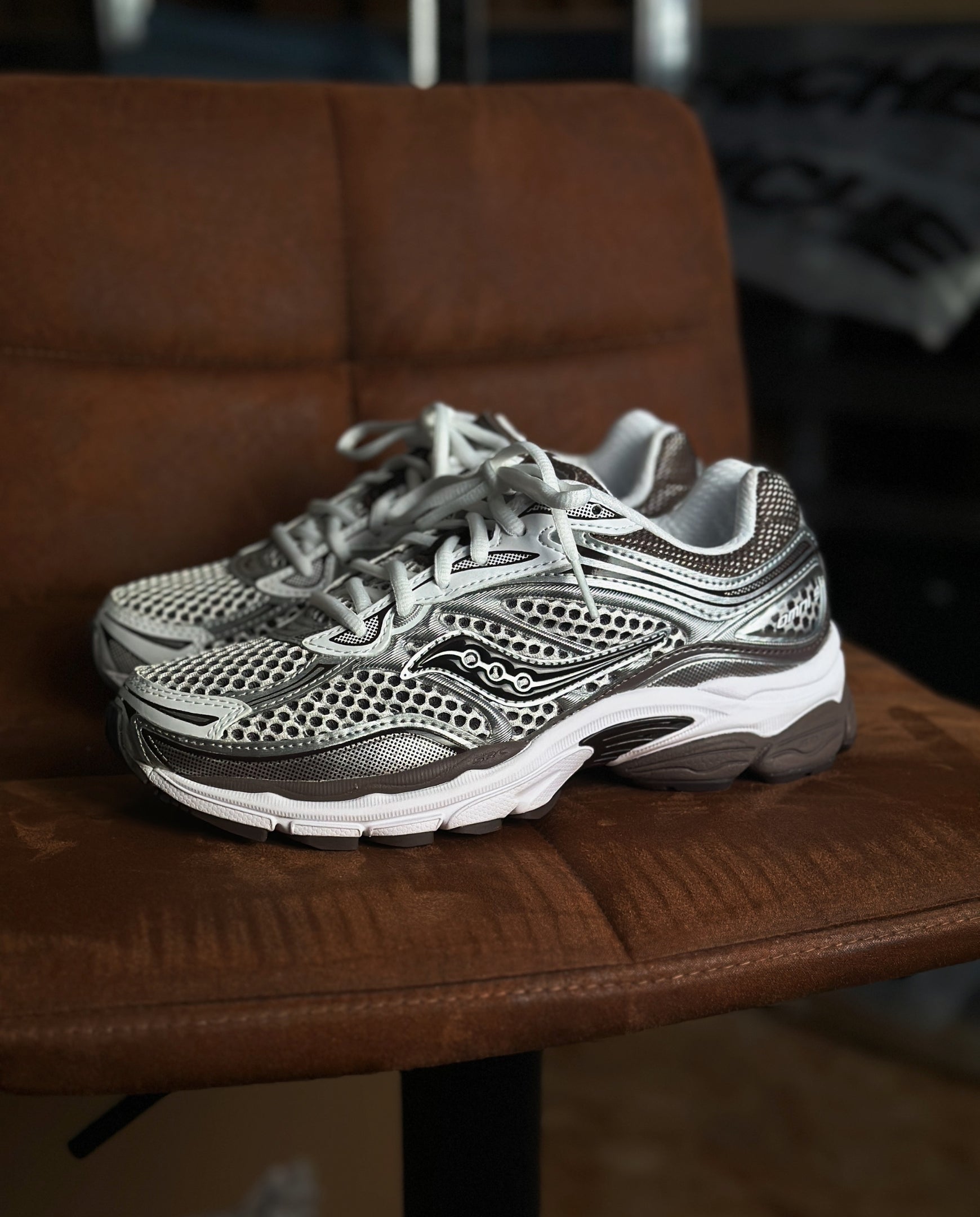 Saucony Progrid Omni 9 White / Brown