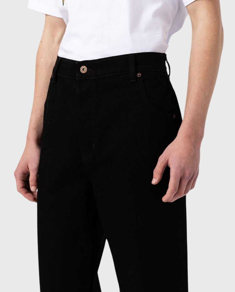 Zwarte denim jeans met knoop- en ritssluiting, riemlussen en voorzakken