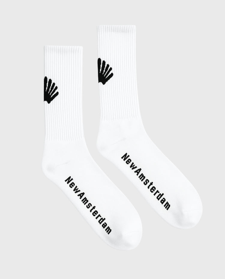 Witte logosokken met zwarte hand-icoon en tekst New Amsterdam