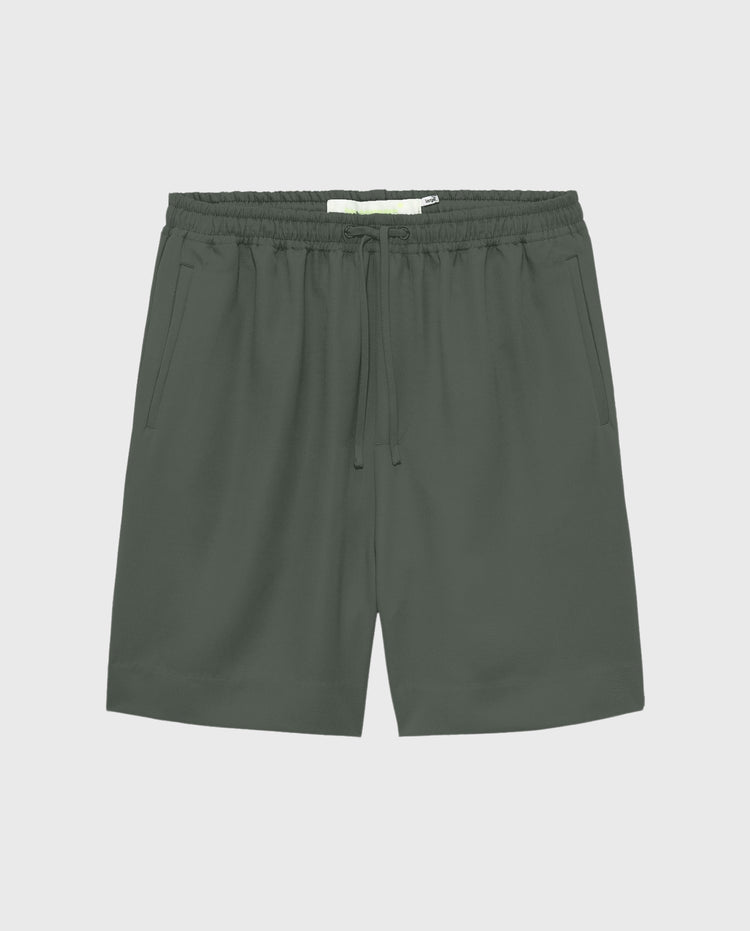 Korte werkshort in flesgroen met elastische tailleband en koord