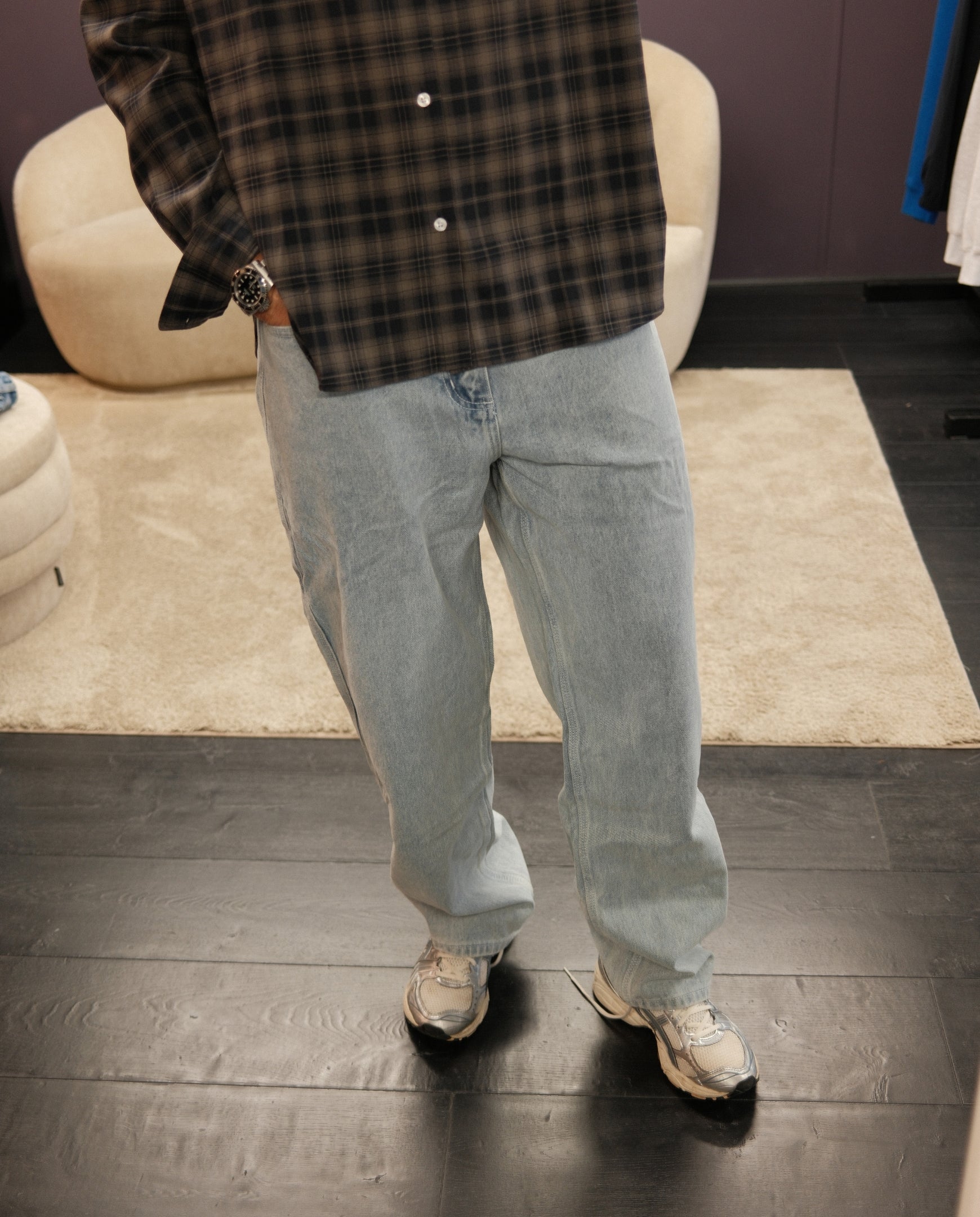 Lichtblauwe denim jeans met wijde pasvorm, omgeslagen zoom en riemlussen