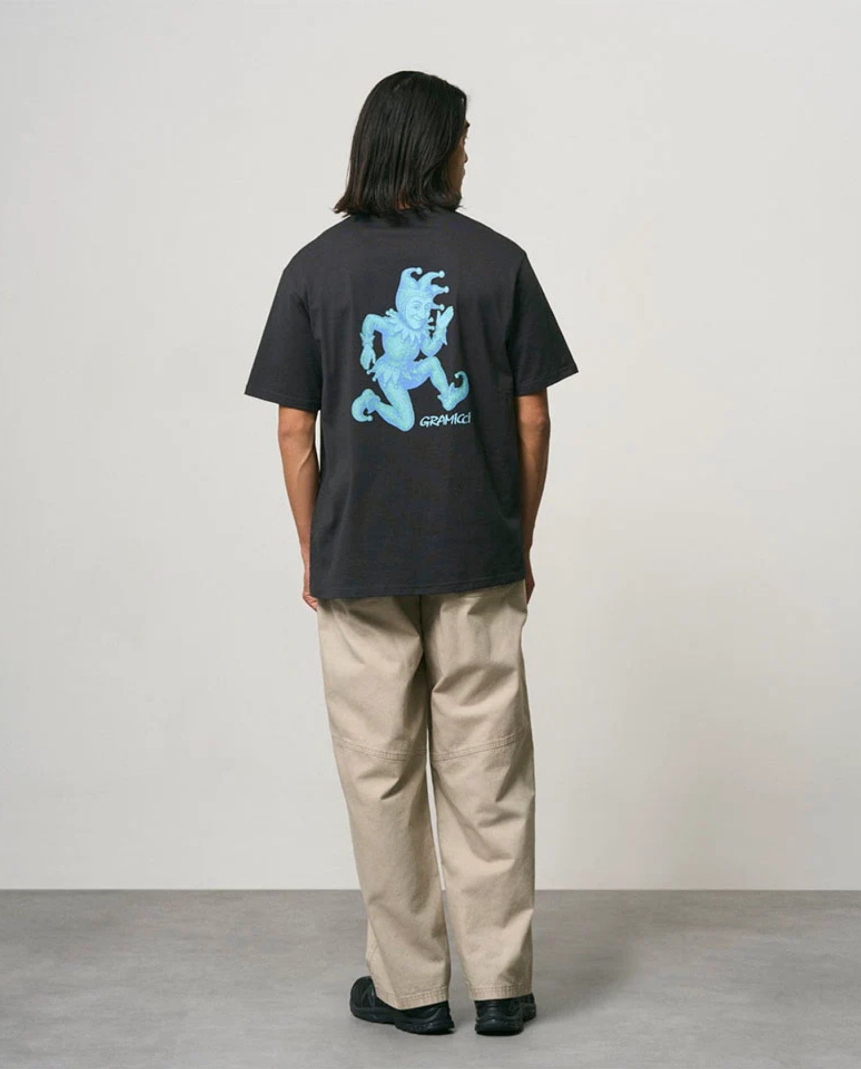 Zwarte T-shirt met blauwe rugprint en ronde hals