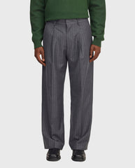 Kay grijs gestreepte pantalon met plooien en knoopsluiting