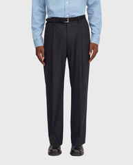 Zwarte pantalonbroek met riemlussen en plooien, rechte pijpen