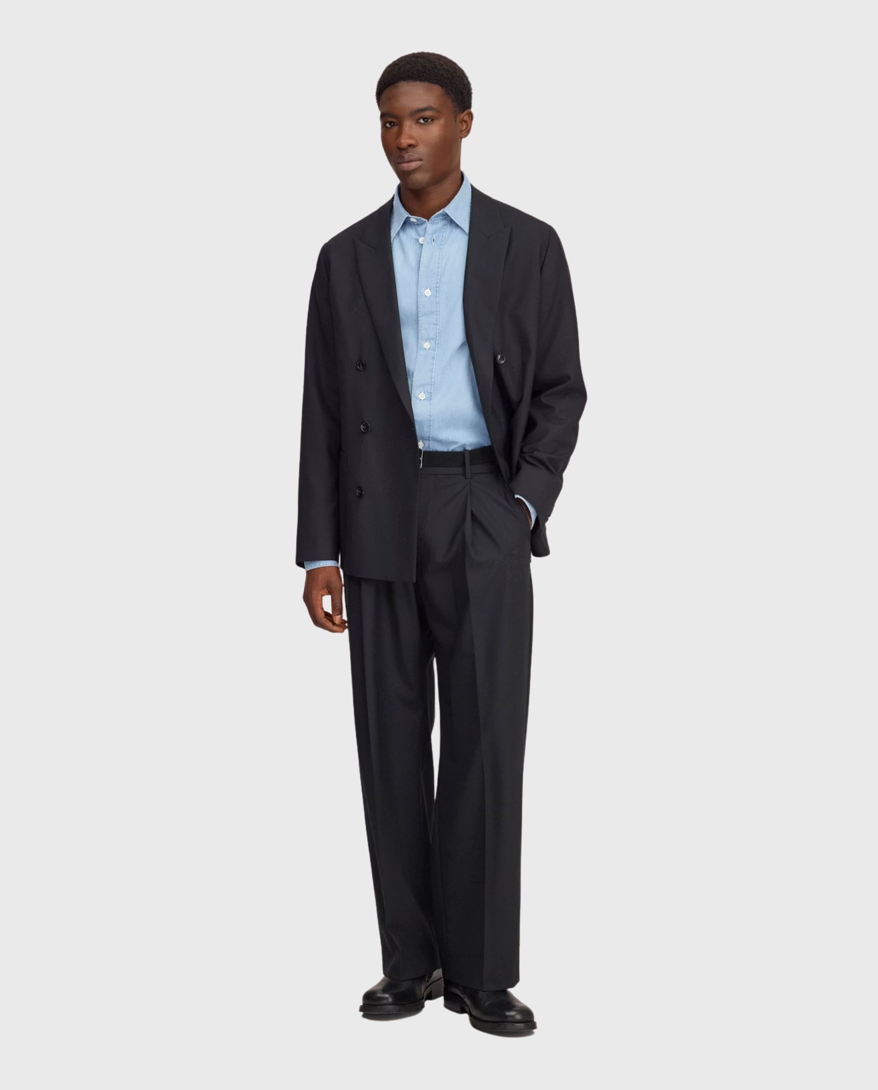 Zwarte pantalonbroek met hoge taille, riemlussen en rechte pijpen