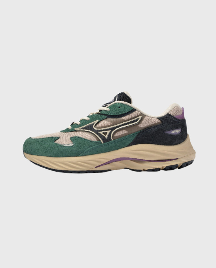 Mizuno hardloopschoen groen met zwarte hiel, witte logo’s en paarse zoolrand