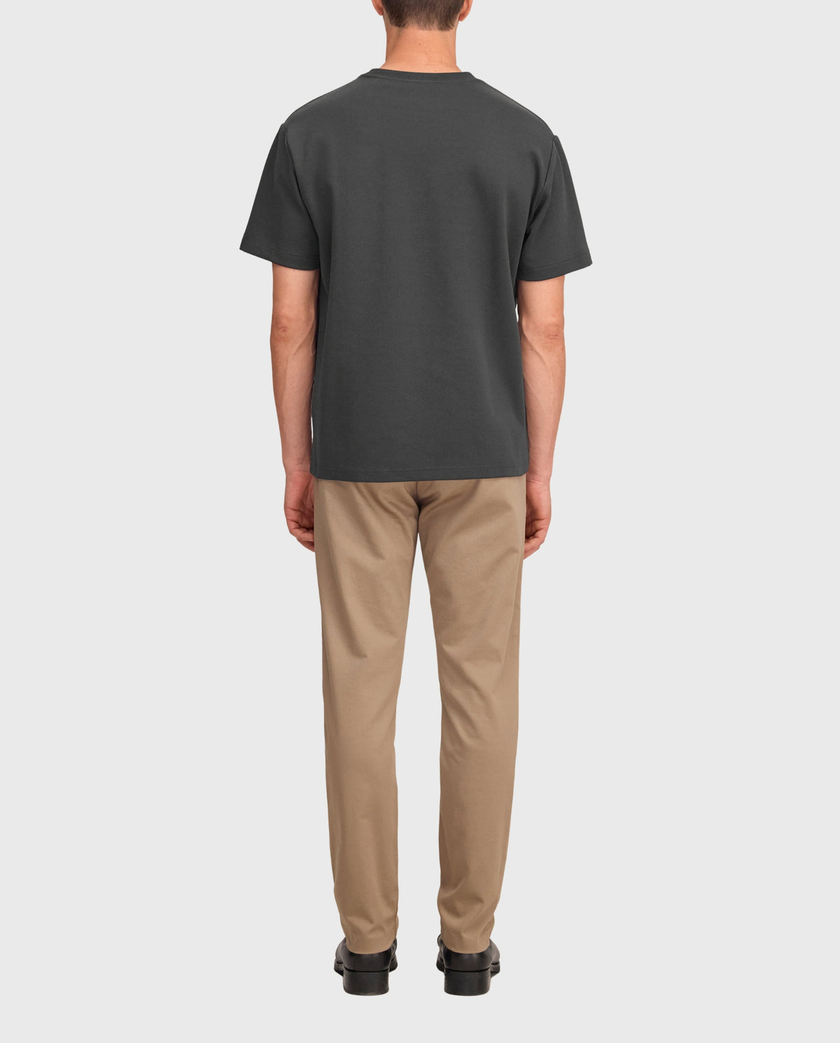 Donkergrijs heren T-shirt met ronde hals en korte mouwen (achterkant)