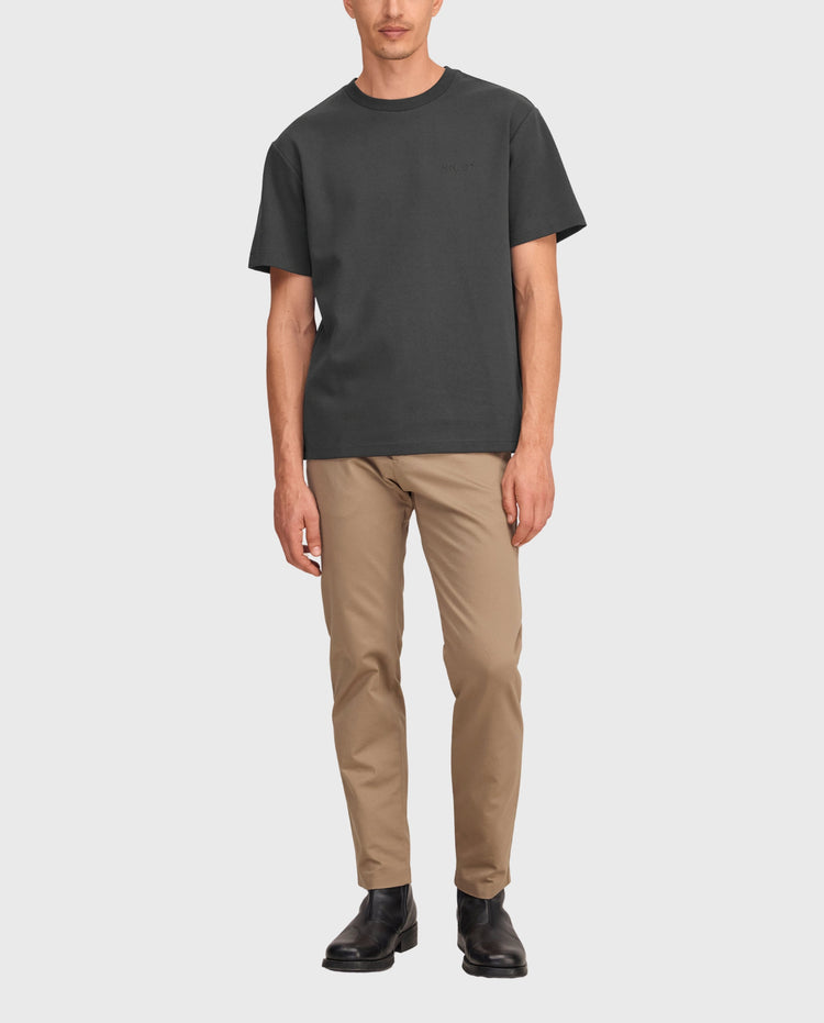 Donkergrijs heren T-shirt met ronde hals en korte mouwen, rechte pasvorm