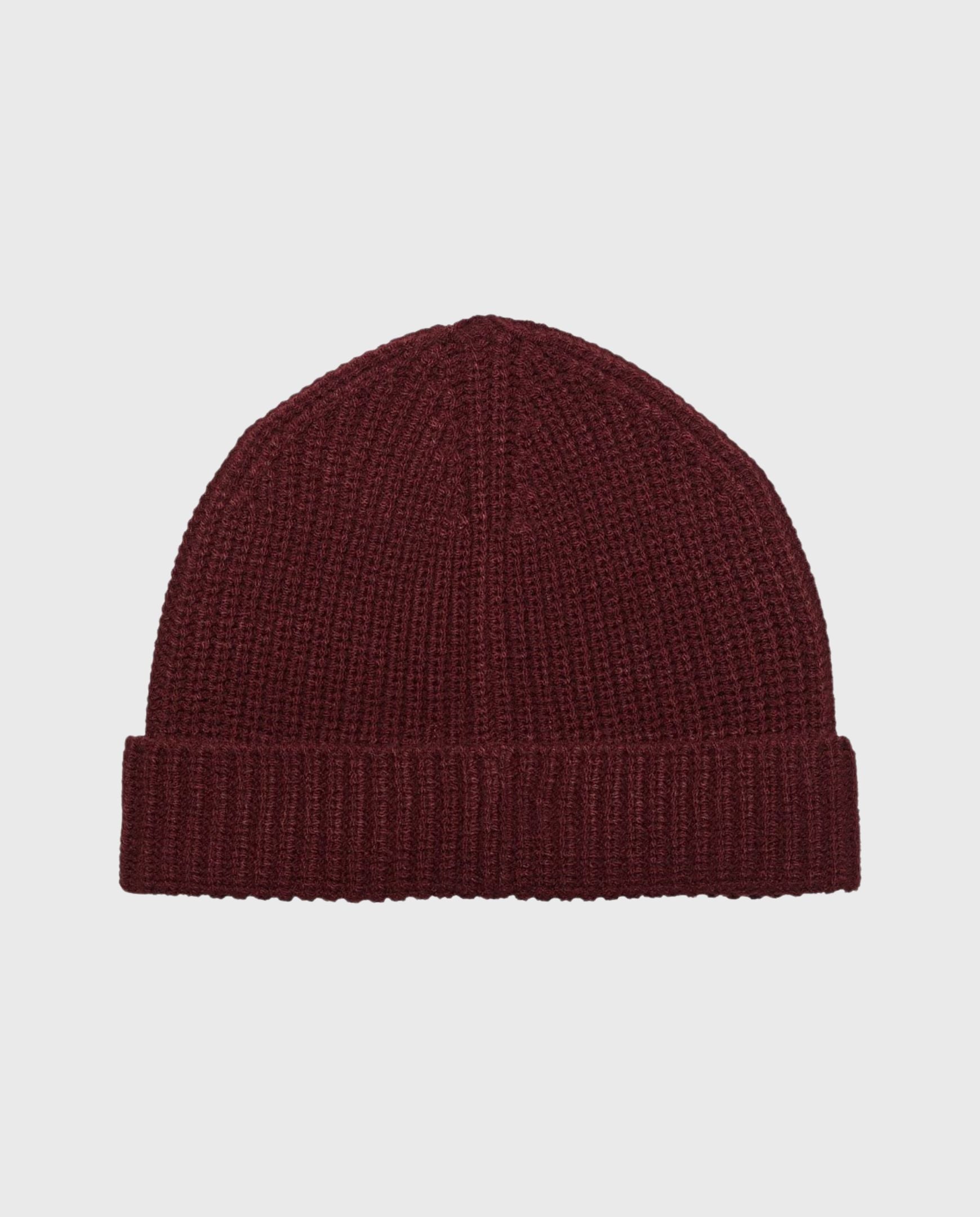 Reversibele beanie in donkerrode, geribde rand en gebreide muts.