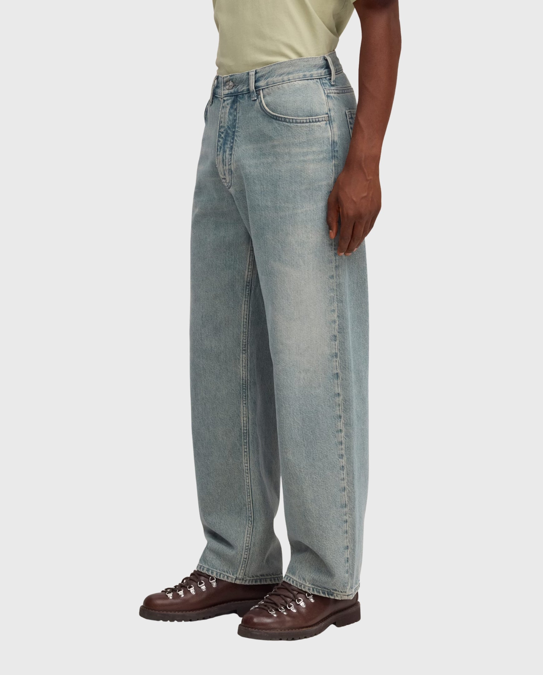 Licht gewassen denim jeans met achterzakken en rechte pijpen