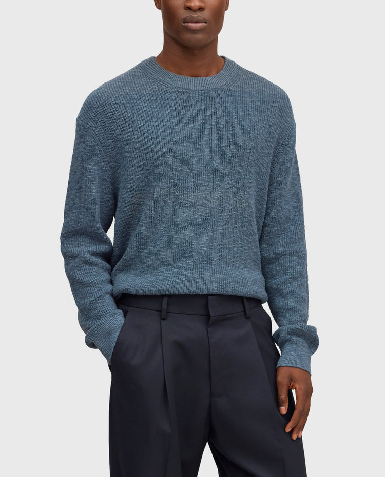 Blauwe gebreide crewneck trui met lange mouwen en ribboord