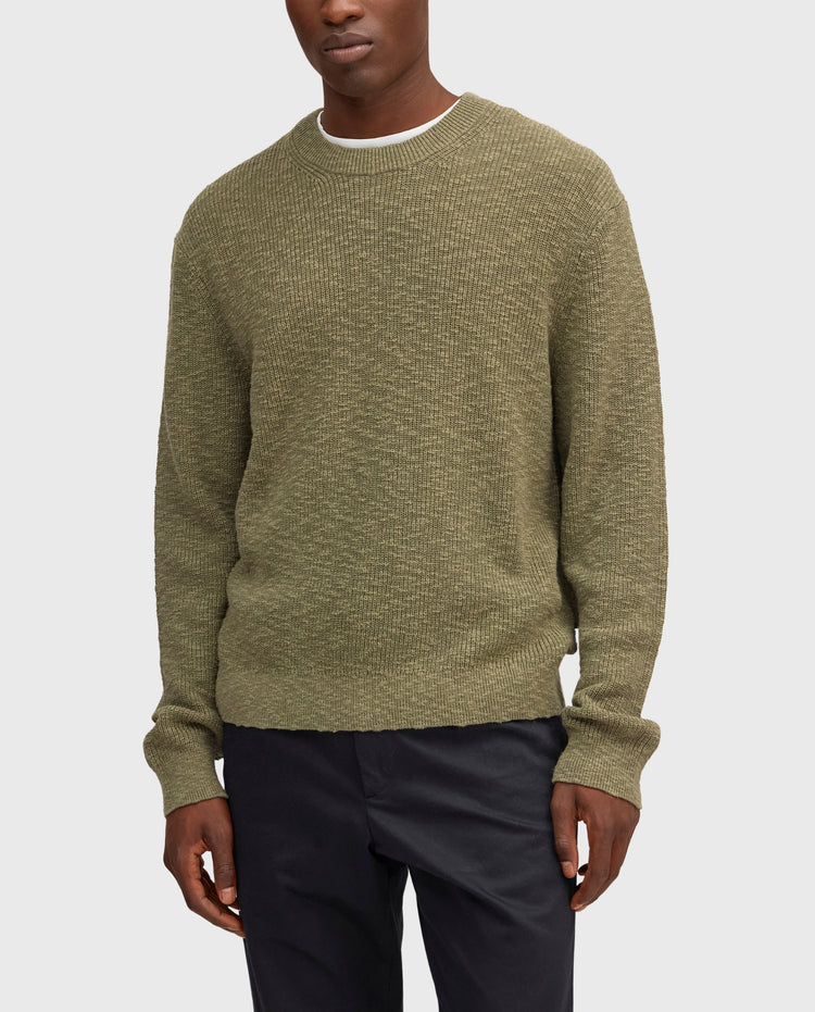 Olijfgroene crewneck trui met ronde hals en geribde structuur op borst en mouwen