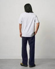 Donkerblauwe twill broek aan de achterkant met rechte pijpen en elastische taille