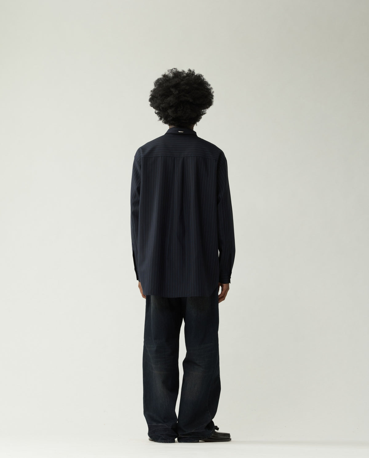 Wollen oversized overhemd, donkerblauw gestreept, lange mouwen, rug met naaddetail