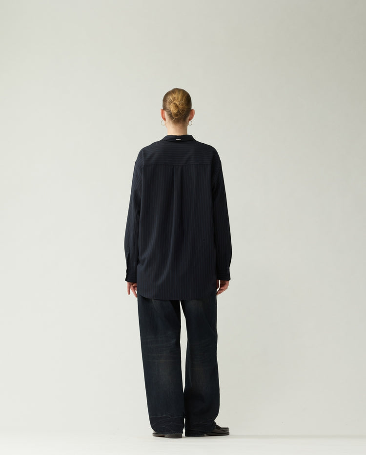 Wollen oversized overhemd, donkerblauw gestreept, lange mouwen, rugaanzicht