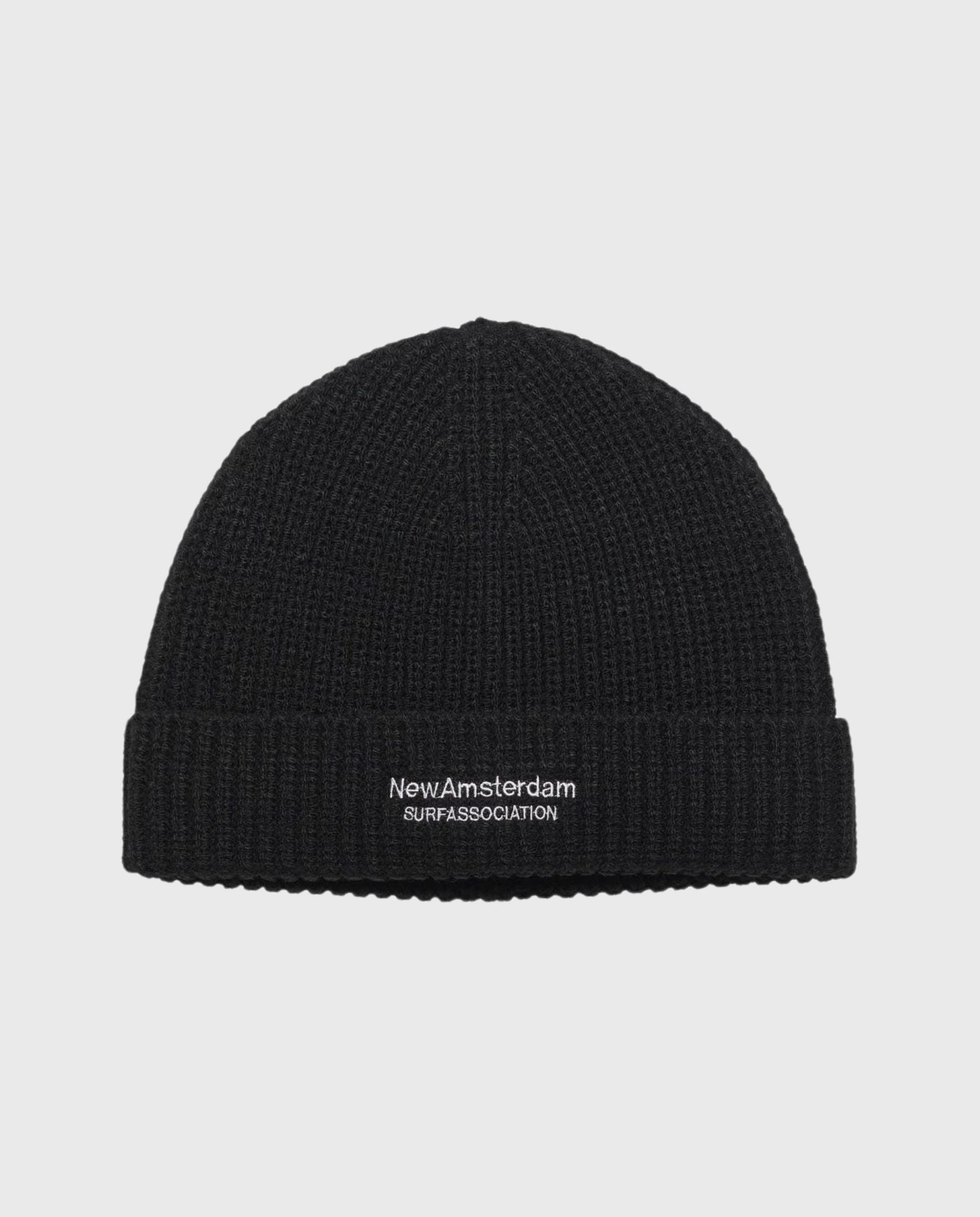Zwarte beanie met logo op omgeslagen boord, ribgebreid
